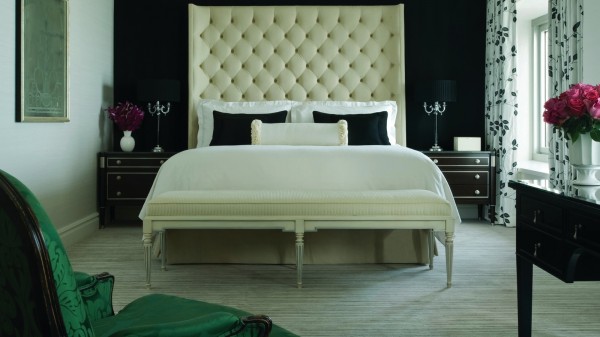 A clássica cama dos hotéis Four Seasons em foto divulgação